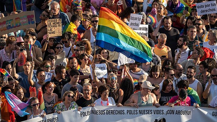 Telediario Fin de Semana - Orgullo LGTBI+ 2023: Una marea multicolor vuelve a recorrer el centro de Madrid