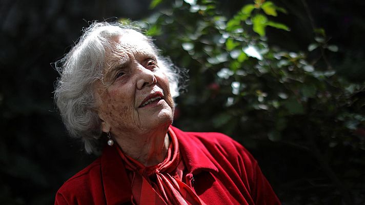 Elena Poniatowska: "La literatura le da sentido a tu paso por la vida"              