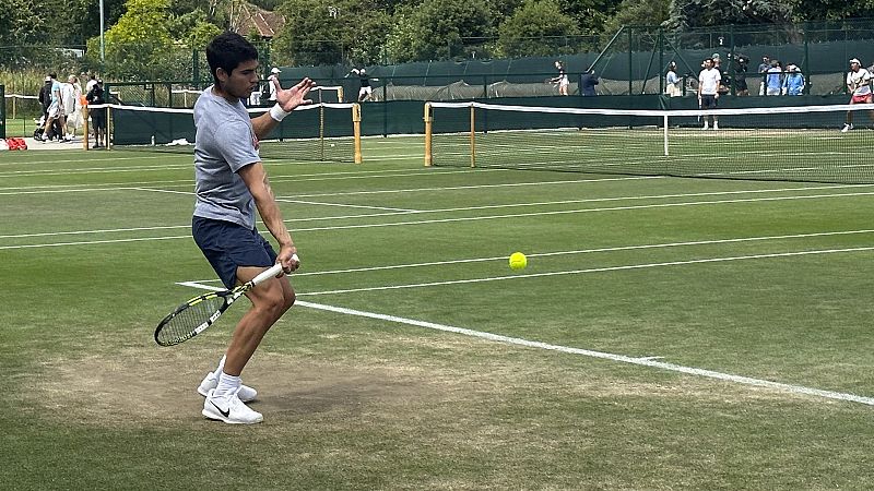 Carlos Alcaraz y las estrellas del tenis ultiman su preparación en Wimbledon -- Ver ahora