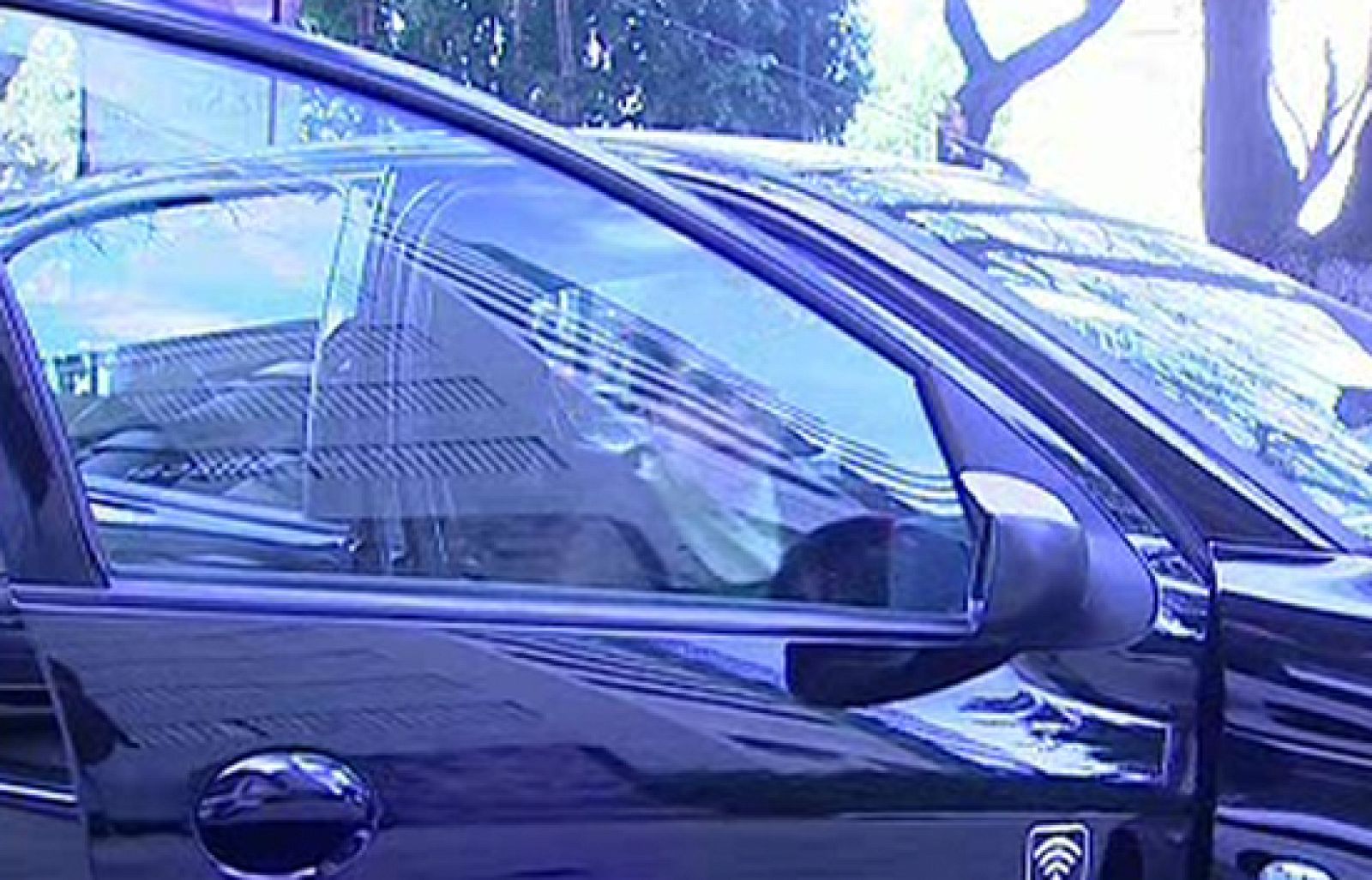 Prueban un coche con Internet incorporado | Ver