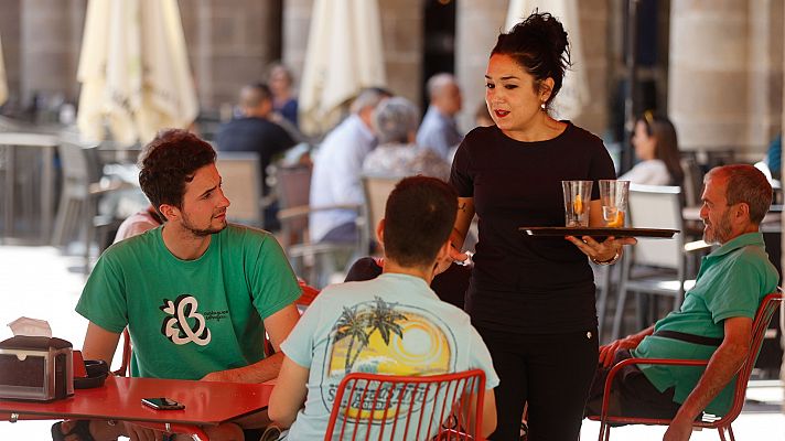 Crecen los empleos de verano: dos de cada tres contratos se firmarán para trabajar en hoteles y restauración