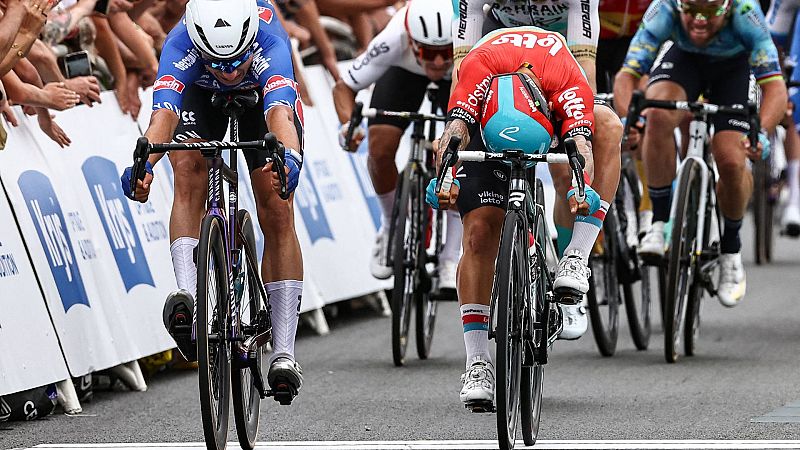 Tour de Francia 2023 - Etapa 4 | Philipsen vuelve a ganar en el accidentado sprint de Nogaro -- Ver ahora
