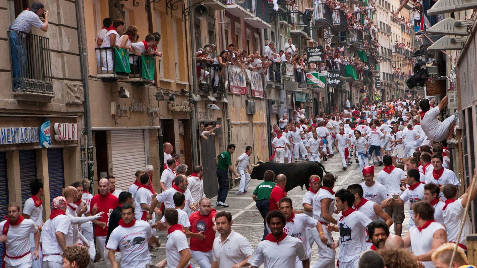 Pdta. del Colegio Oficial Fisioterapeutas de Navarra: "Es imprescindible venir con un entrenamiento previo" - Ver ahora