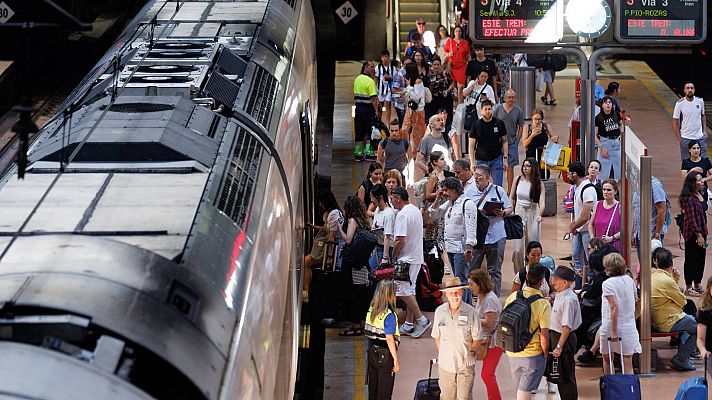 Usuarios de tren sufren retrasos "practicamente todos los días" en algunos trayectos