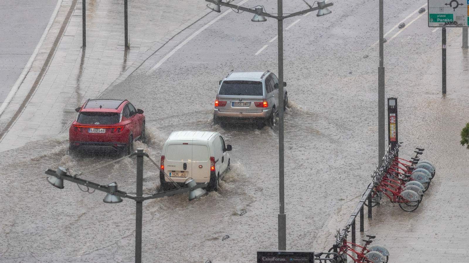 La lluvia y el granizo provocan fuertes daños en Zaragoza