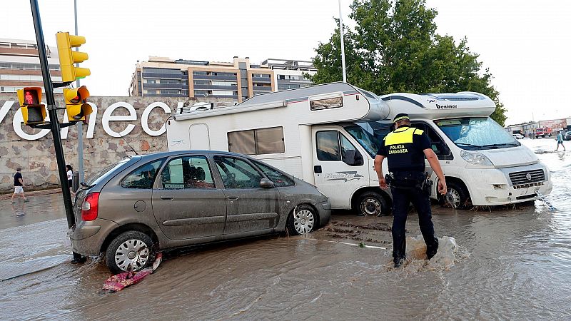 Zaragoza trata de recuperar la normalidad tras la tromba de agua de este jueves