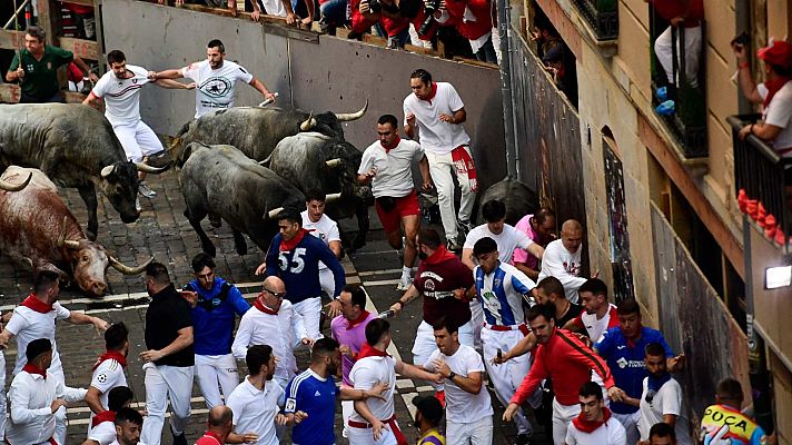 San Fermín - Segundo encierro de San Fermín, con la ganadería de José Escolar: mira la carrera comentada y a cámara lenta