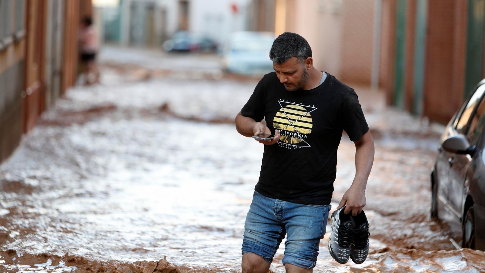 El Rincón de Soto (La Rioja) limpia sus calles y valora los daños tras las riadas del viernes