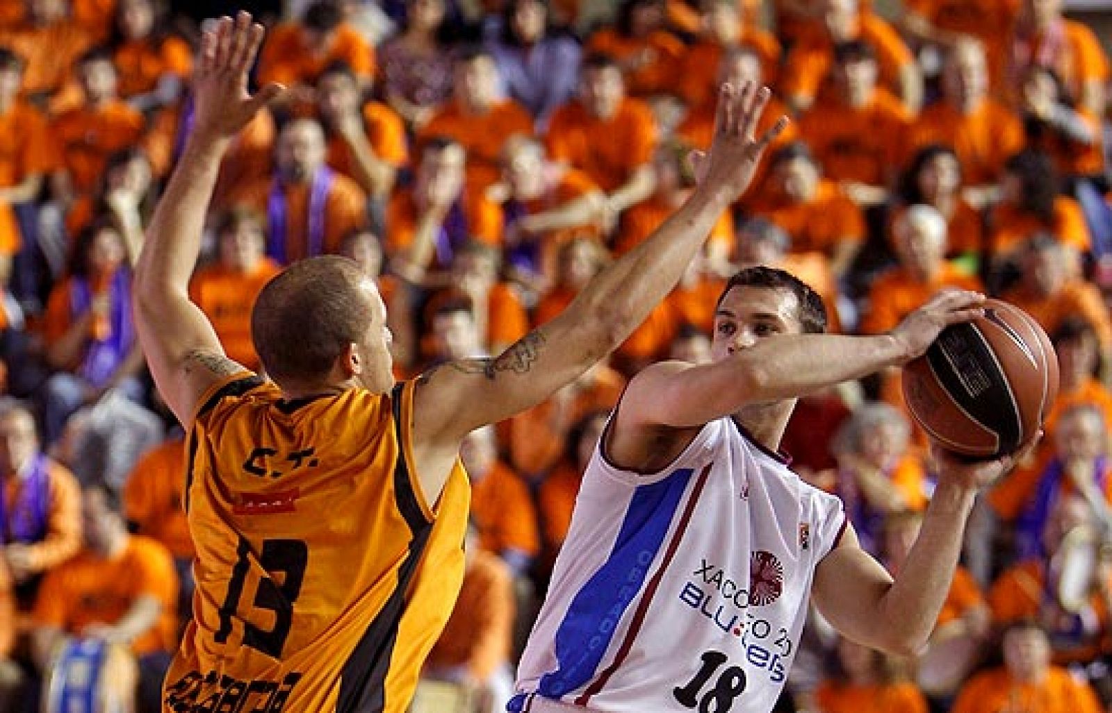 Ayuda en acción Fuenñabrada 80-64 Xacobeo Blu:Sens