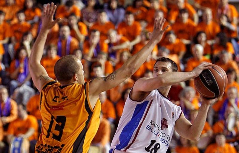 Ayuda en acción Fuenñabrada 80-64 Xacobeo Blu:Sens