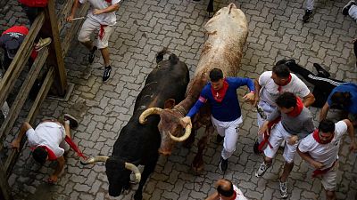 Cuarto encierro de San Fermín, con la ganadería de Fuente Ymbro: mira la carrera comentada y a cámara lenta