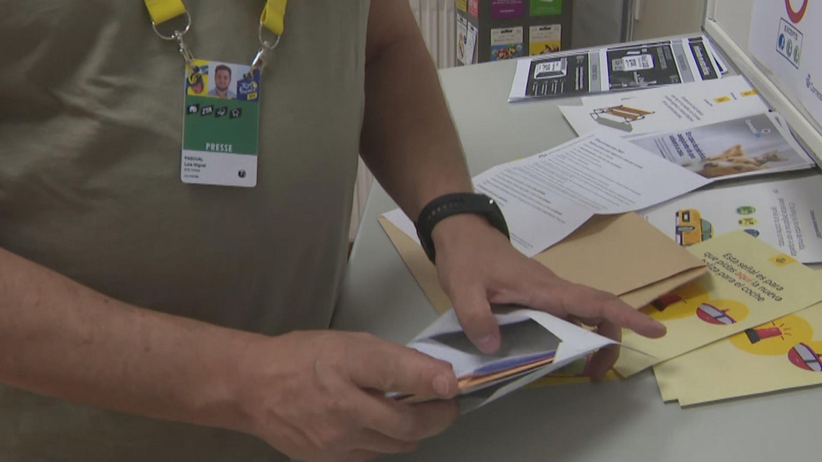 La dificultad para votar desde el Tour de Francia: la carrera que llega a París el 23-J -- Ver ahora
