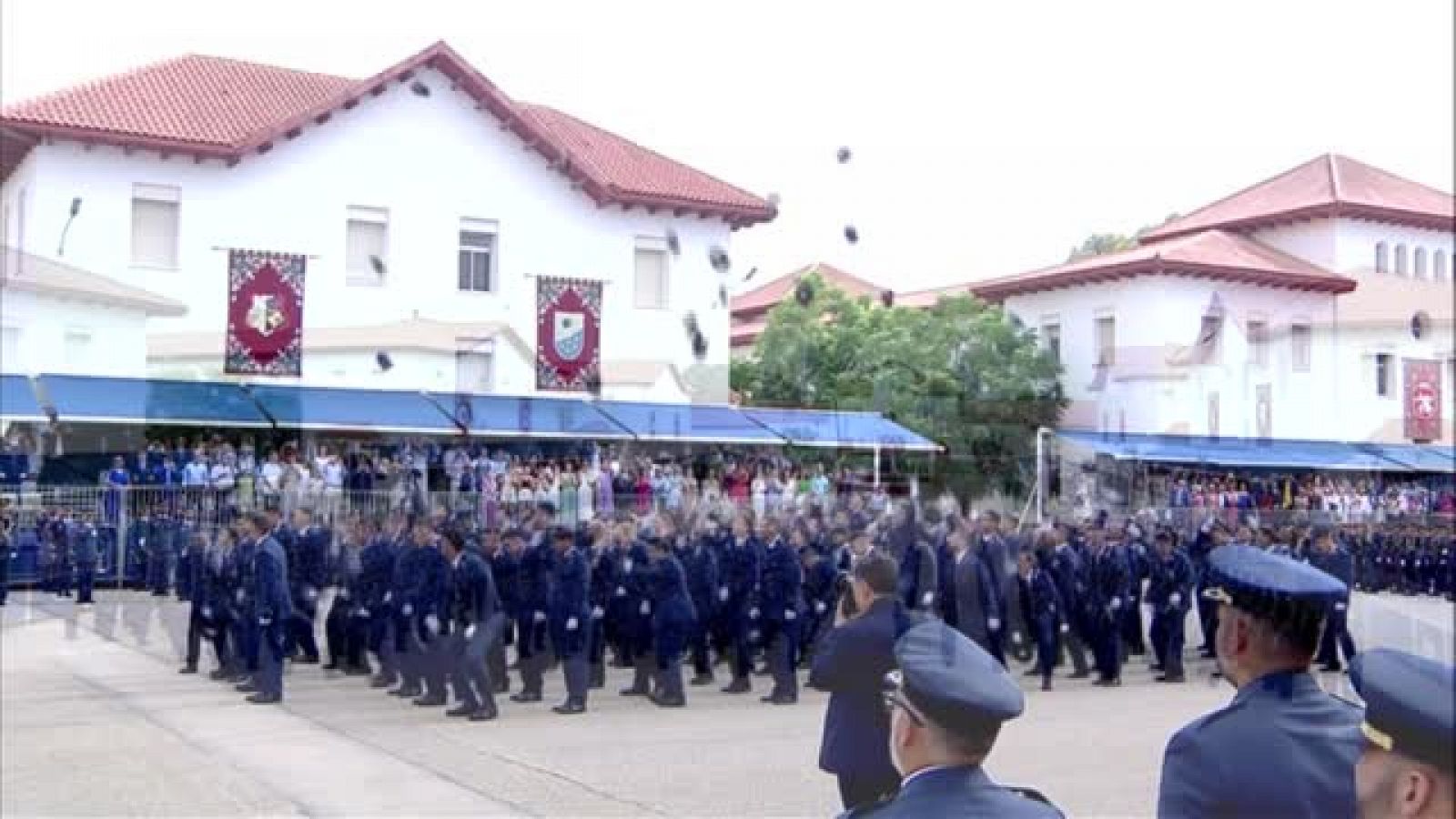 Noticias Murcia: Felipe VI entrega los Reales Despachos a los nuevos oficiales del Ejército del Aire en San Javier | RTVE Play