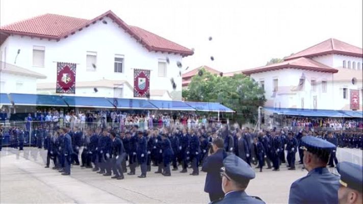Noticias Murcia - Felipe VI entrega los Reales Despachos a los nuevos oficiales del Ejército del Aire en San Javier