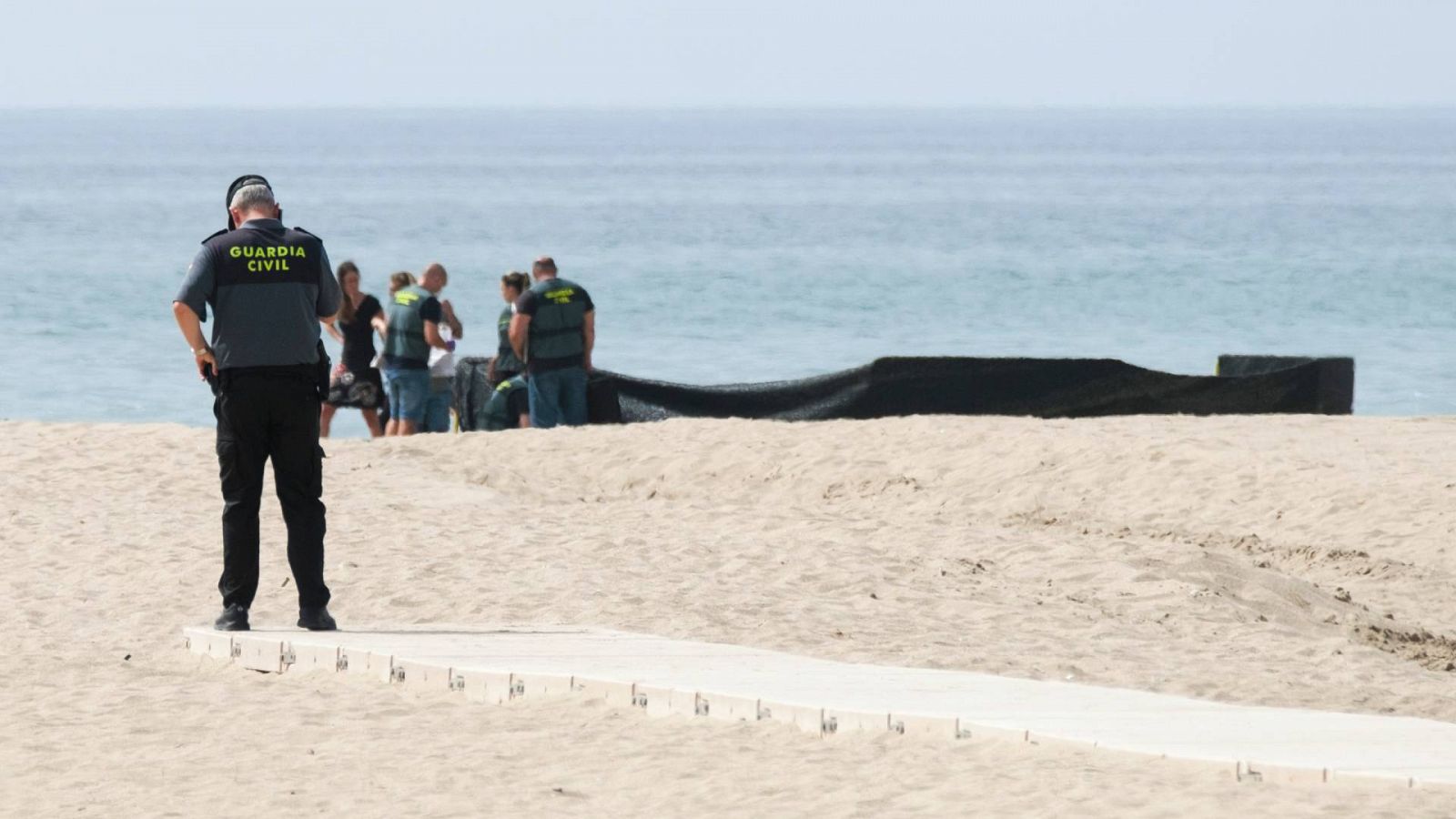 Hallan el cadáver de un bebé en una playa de Tarragona