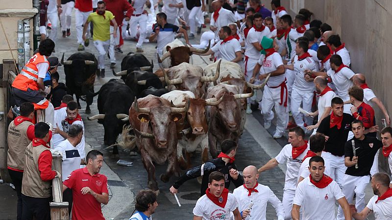 Sexto encierro vibrante y vertiginoso de San Fermín 2023 con toros de Jandilla