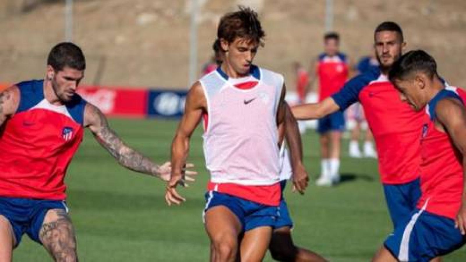 Joao Félix, muy serio en la tradicional cena de inicio de temporada del Atlético    