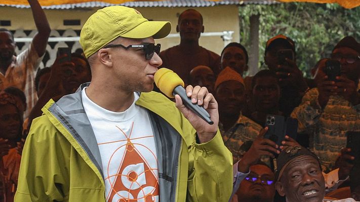 Telediario 1 - Mbappé apoya a Vinicius en la causa contra los insultos racistas