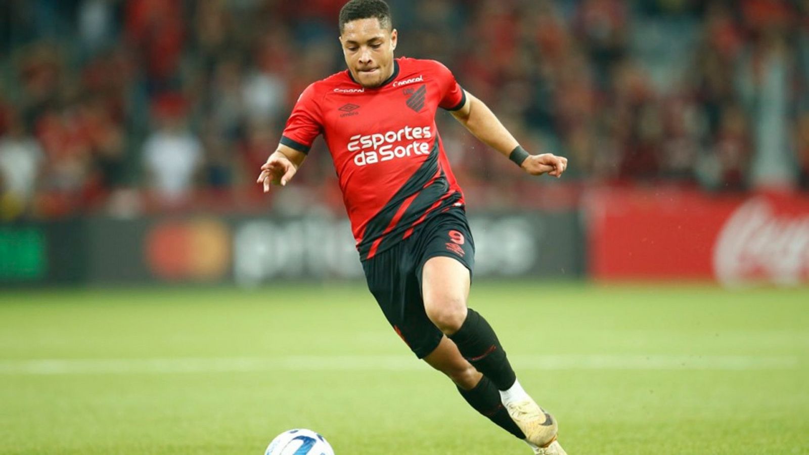 Vitor Roque, tercer fichaje de un Barça que busca más incorporaciones