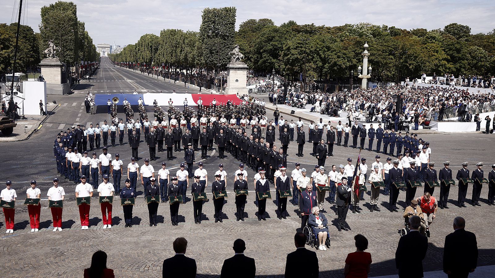 Francia celebra su fiesta nacional en medio de un gran despliegue policial