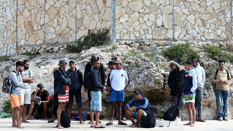 Lampedusa, desbordada por las llegadas de migrantes: cada vez más menores embarcan rumbo a Europa