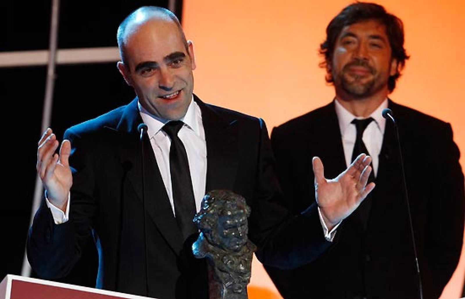 Luis Tosar ha recibido el Goya a la mejor interpretación masculina protagonista por su trabajo en la película "Celda 211", dirigida por Daniel Monzón, durante la XXIV edición de estos galardones, en la que se impuso a Jordi Mollá, Ricardo Darín y Antonio de la Torre.