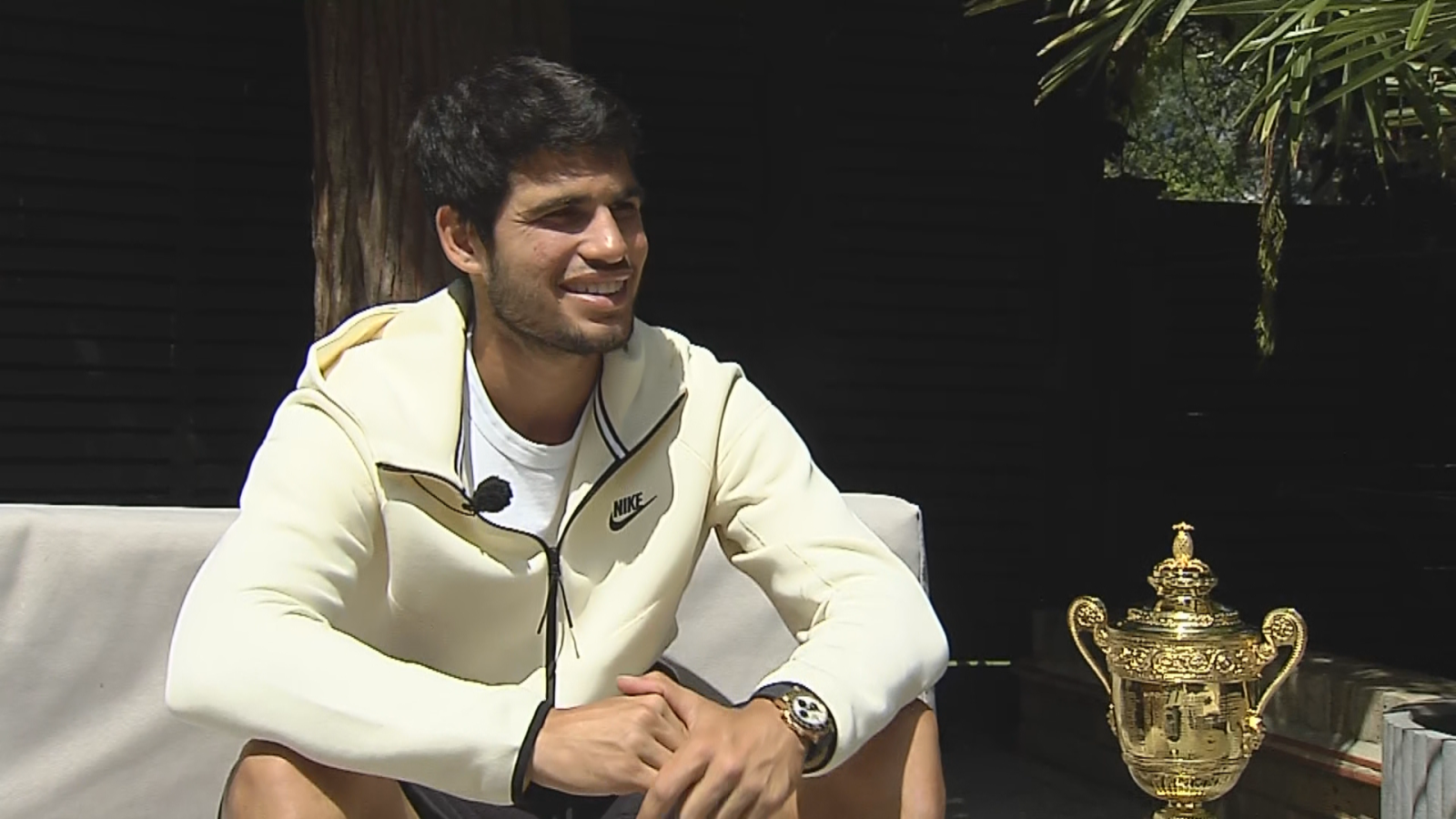 Carlos Alcaraz, a RTVE tras ganar Wimbledon: "Mi sueño engloba el poder vivir del tenis"" - ver entrevista