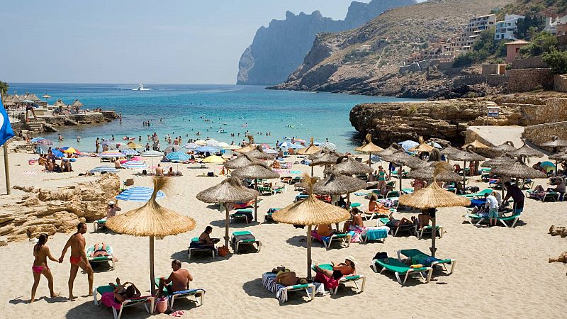 El 'efecto influencer' provoca masificaciones en determinadas playas de España