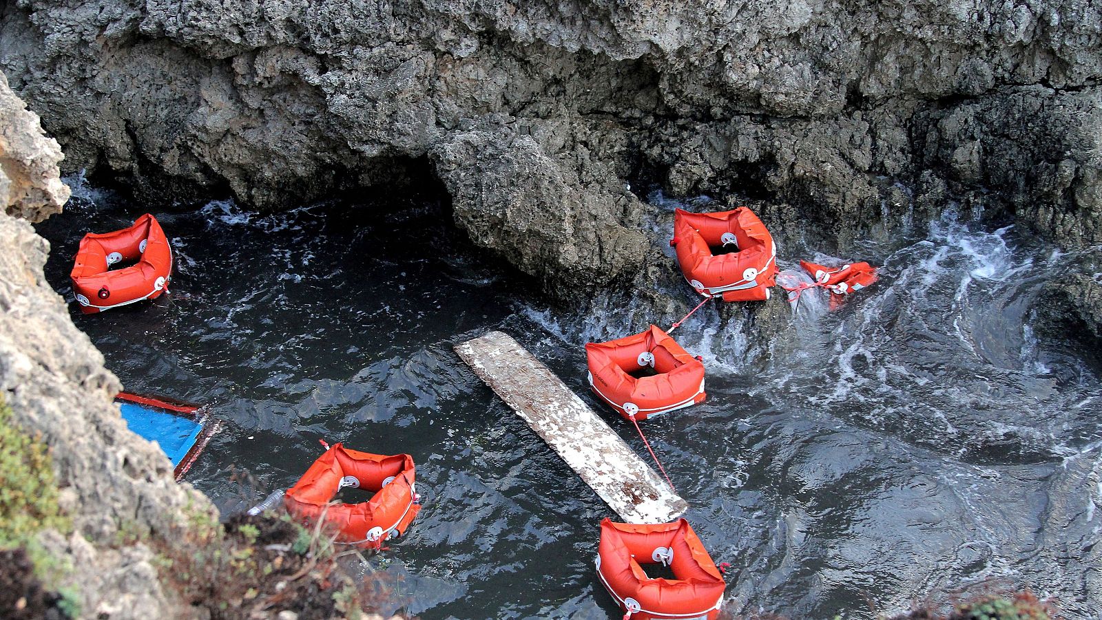 Lampedusa, una isla con dos caras en la que los turistas no se mezclan con los migrantes
