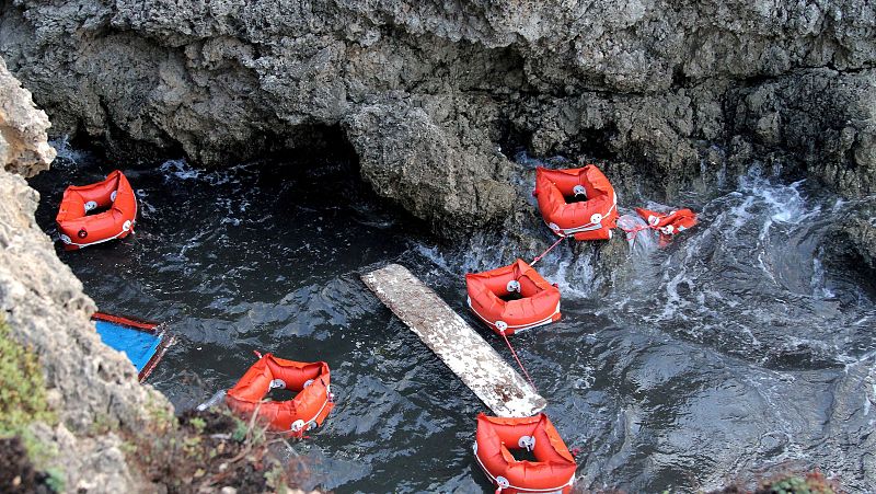 Lampedusa, una isla con dos caras en la que los turistas no se mezclan con los migrantes