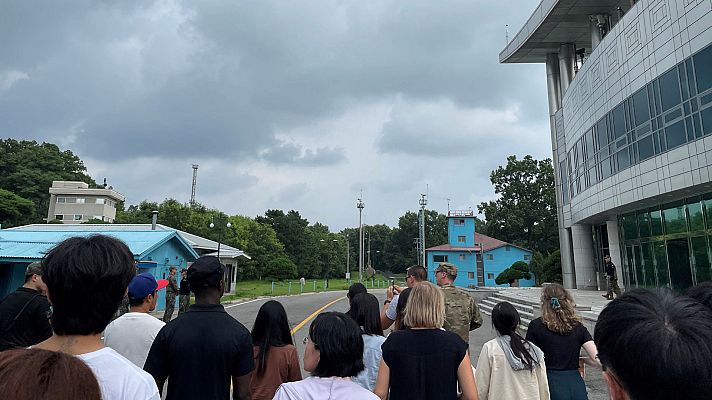 Telediario 1 - Un soldado de EE.UU. cruza la frontera entre Corea del Sur y Corea del Norte