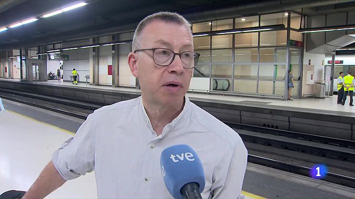 L'Informatiu - Jornada de vaga a Rodalies: usuaris es queixen de la manca d'informació