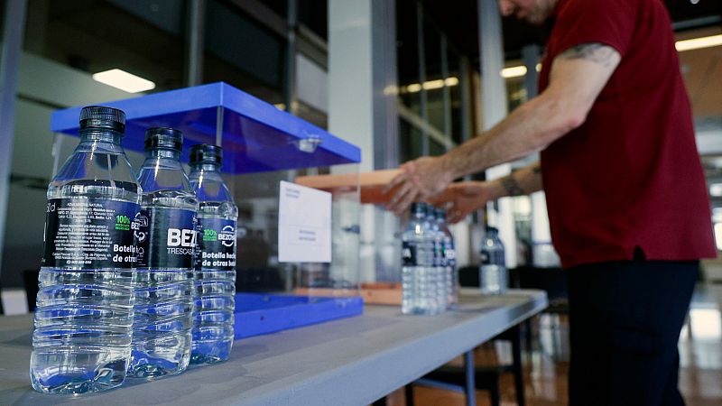 Ventiladores y agua en los colegios electorales para pasar el calor del 23J