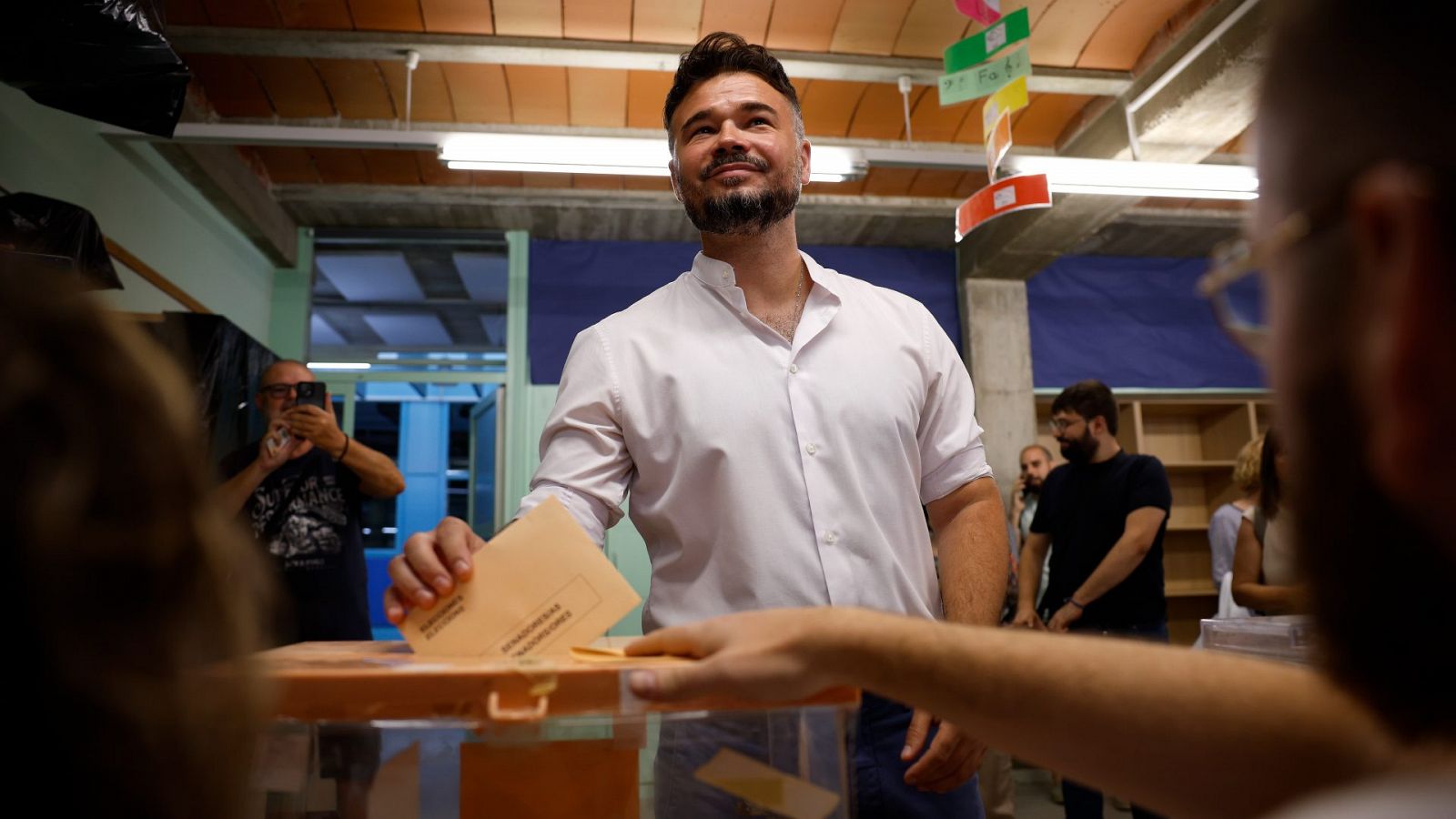 23J: Rufián llama a votar en "el único día en el que todo el mundo tiene el mismo poder"