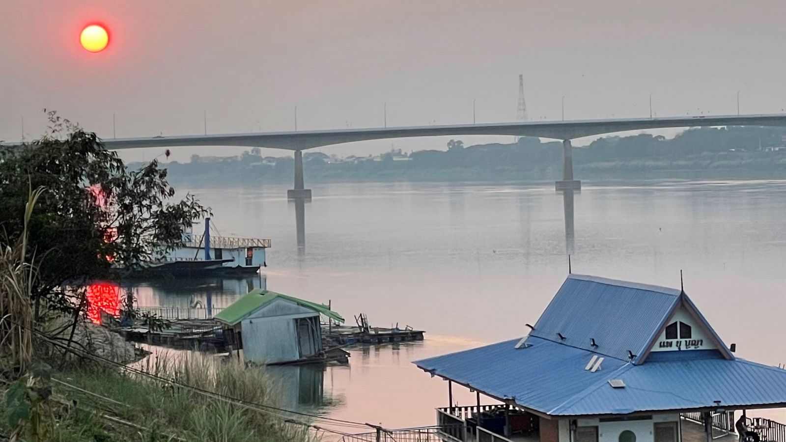Pueblo de Dios - El puente de Mittraphap - ver ahora