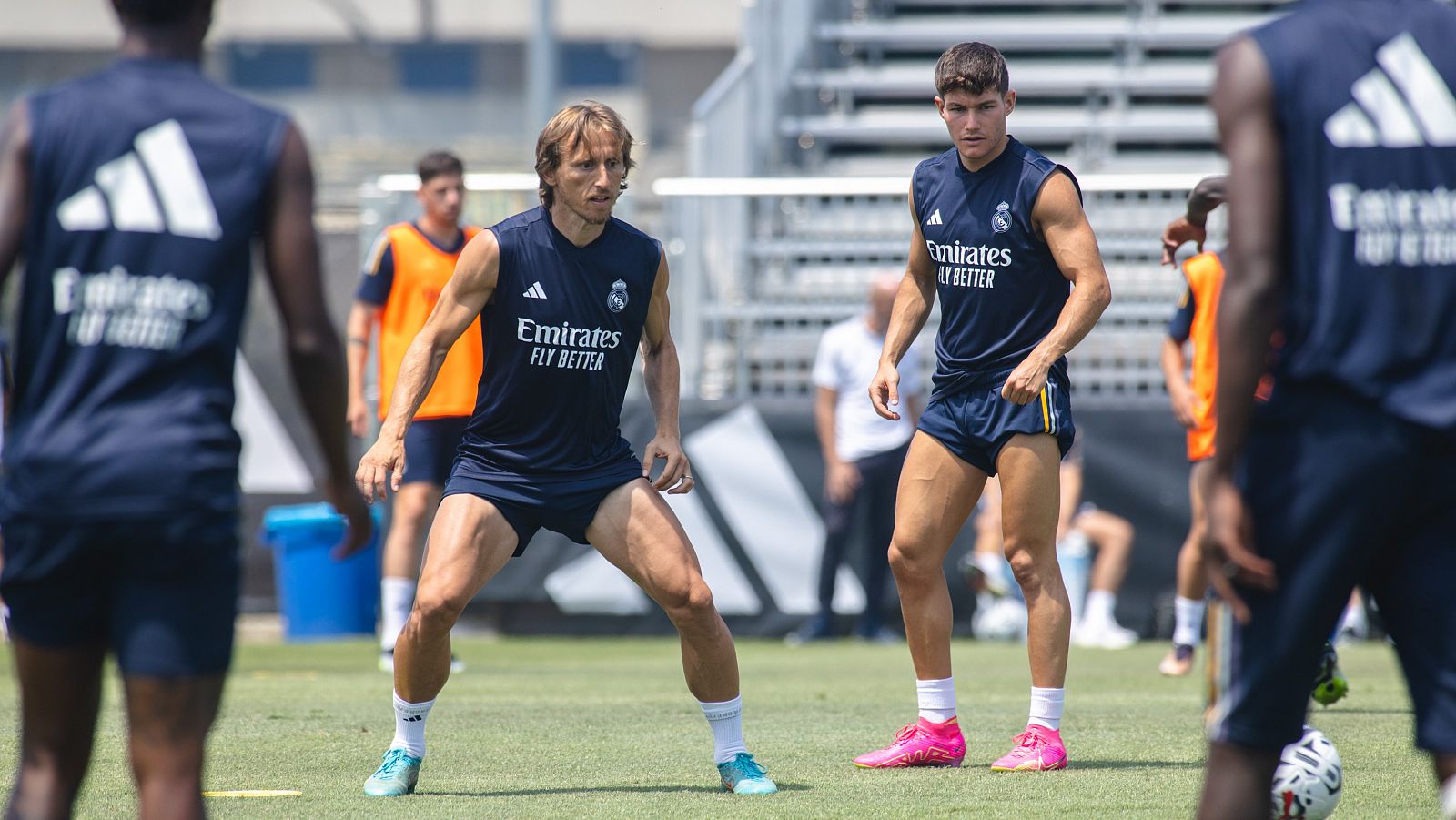 El Real Madrid se prepara ante el Milan; triunfos de Valencia y Betis en pretemporada