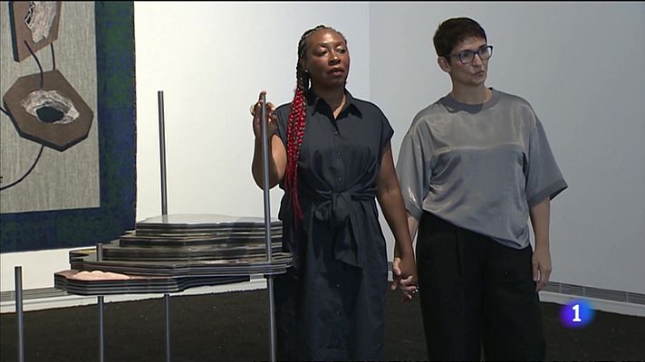 L'informatiu - Comunitat Valenciana - Otobong Nkanga denuncia la explotació de los recursos de la tierra en el IVAM