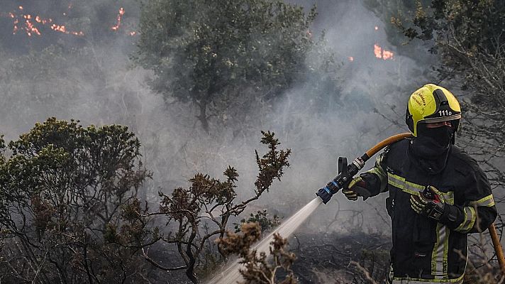Telediario 1 - Los incendios siguen castigando el sur de Europa y el norte de África