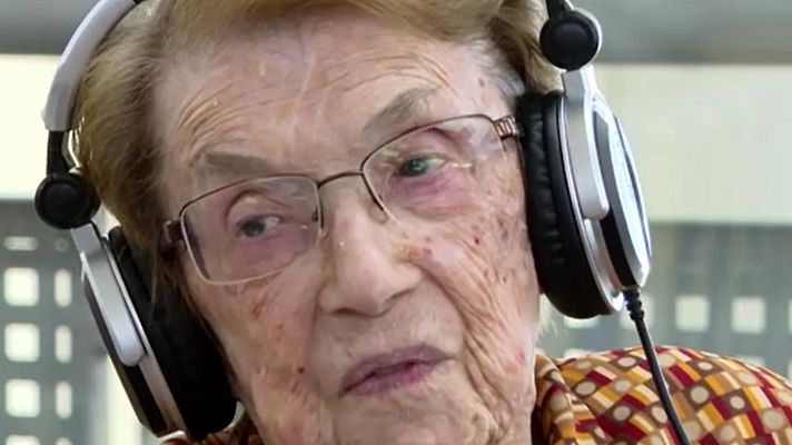 Milagros, la 'abuela podcaster' de 100 años que comparte lecciones de vida