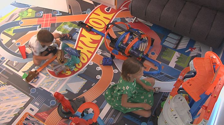 L'informatiu - Comunitat Valenciana - Un regreso a la infancia en el hotel del juguete