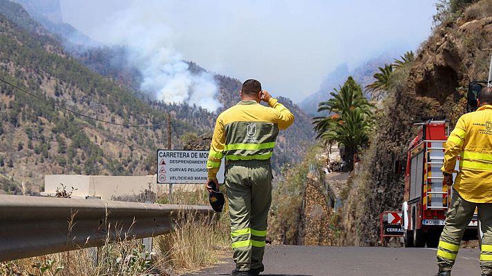Informativo 24h - Los equipos aéreos de La Palma trabajan en la reactivación del incendio de la Caldera de Taburiente