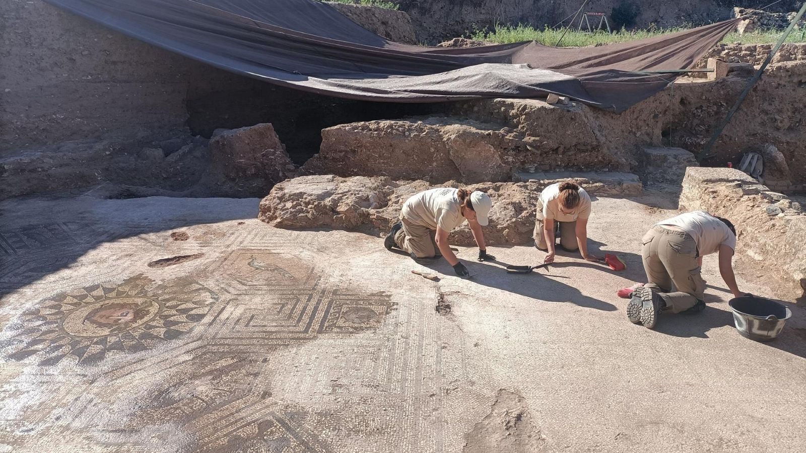 Las excavaciones en la Huerta de Otero en Mérida sacan a la luz un gran mosaico de Medusa