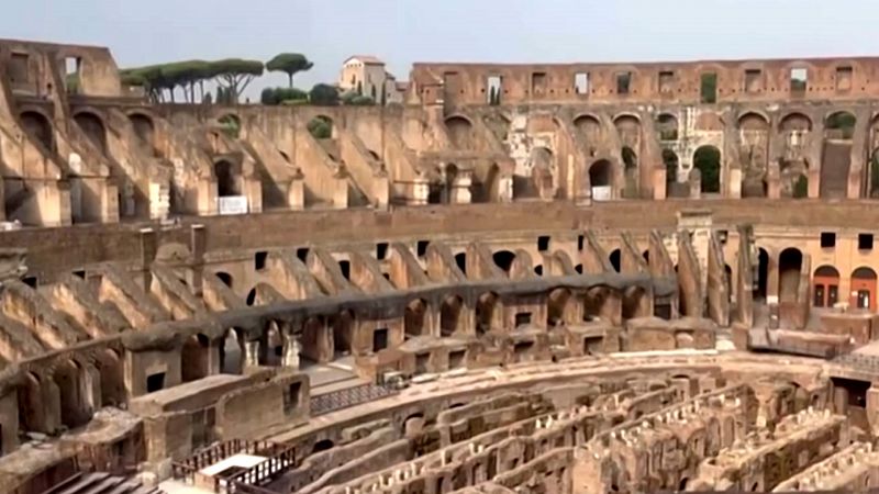 Russell Crowe presenta el nuevo ascensor del Coliseo de Roma