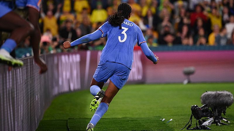 Vídeo: Francia se mete de cabeza en la lucha por el primer puesto tras vencer a Brasil