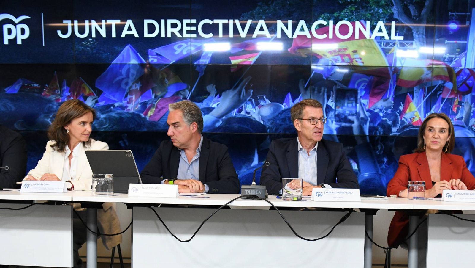 El PP aspira a presentarse a la investidura con 172 apoyos mientras el PSOE apremia a Junts