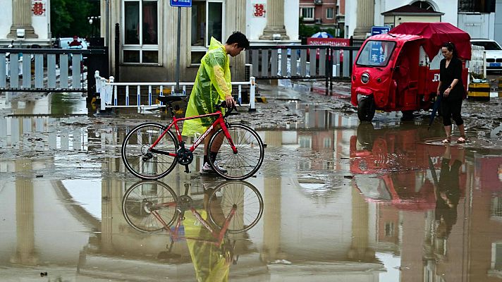 El tifón Doksuri asola China: 880.000 personas sufren las inundaciones