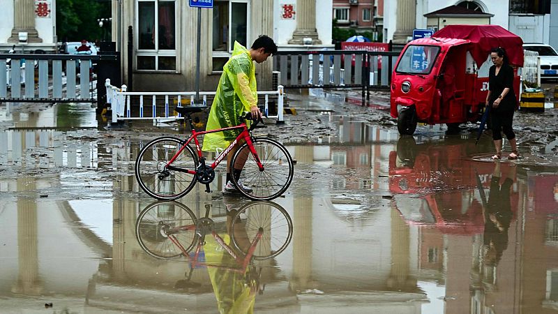 El tifón Doksuri asola China: 880.000 personas sufren las inundaciones