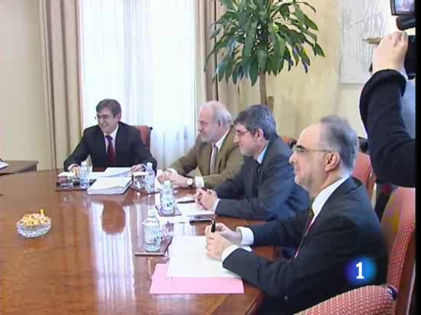 El presidente del gobierno Balear ha convocado a los partidos de la oposición para tratar de buscar una salida a la crisis económica e institucional que se vive en las islas tras la ruptura del pacto de gobierno con Unió Mallorquina. El Partido Popular ya le ha dicho que con ellos no cuente.