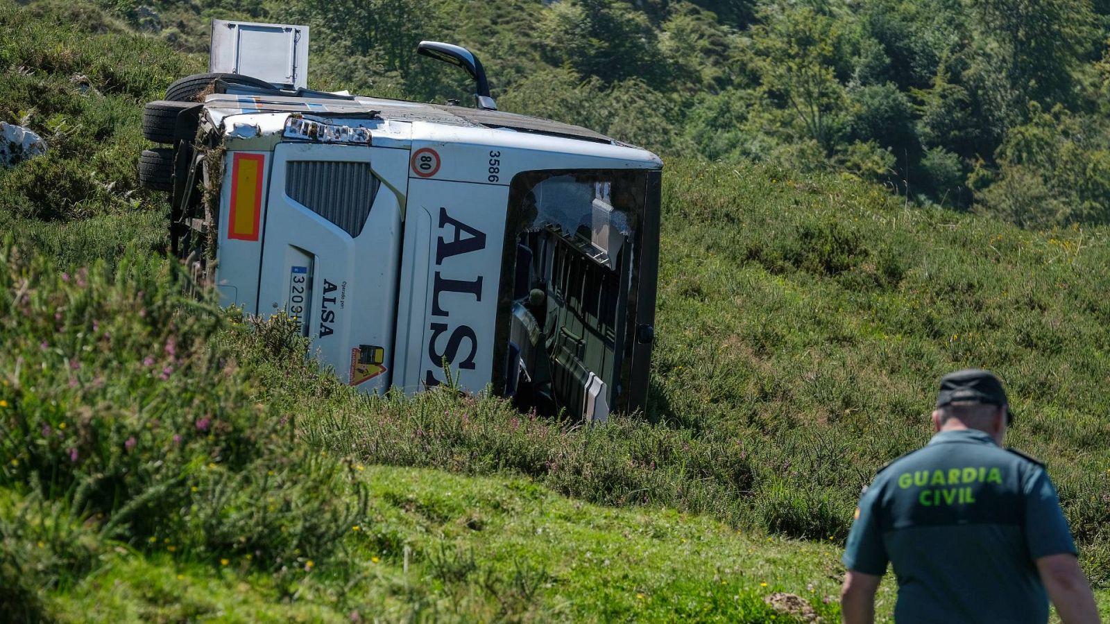 Heridos al volcar un autobús en la subida a los Lagos de Covadonga