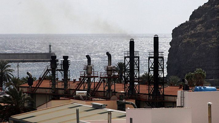 Telediario 1 - Restablecido el suministro eléctrico a más de 4.000 personas en La Gomera tras un incendio